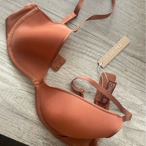 Skims weightless scoop bra bronze